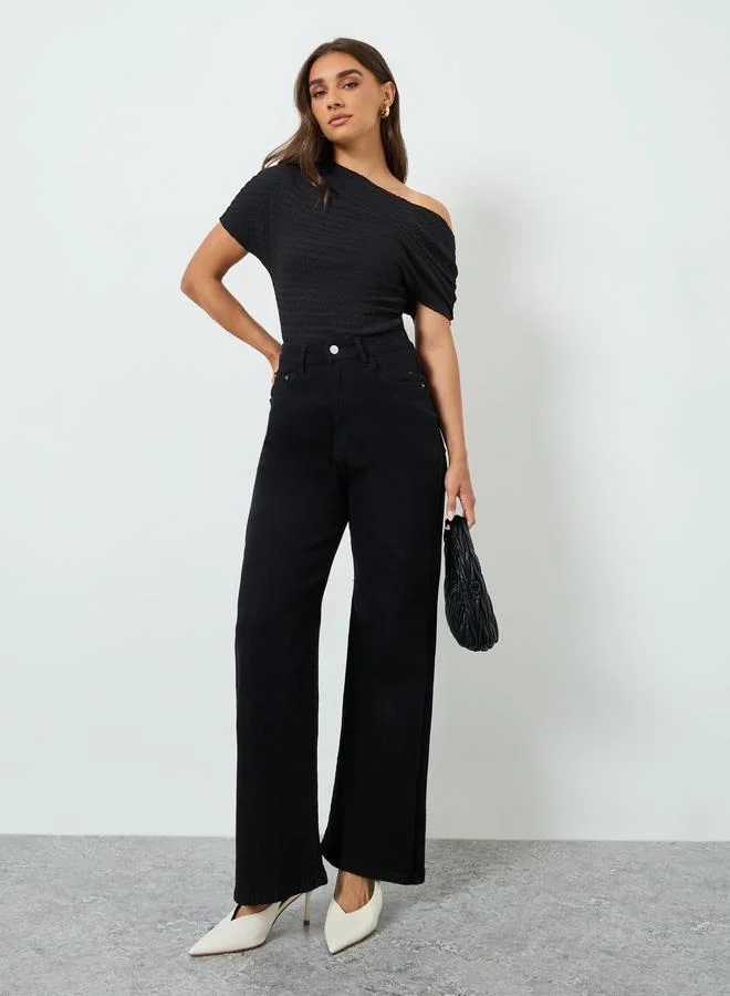 ستايلي جينز بقصة أرجل واسعة وخصر عالي